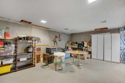 4623 31 Avenue Ne, Calgary, AB - Indoor Photo Showing Other Room