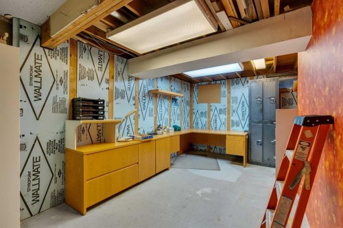 4623 31 Avenue Ne, Calgary, AB - Indoor
