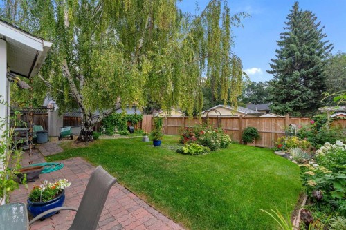 4623 31 Avenue Ne, Calgary, AB - Outdoor With Backyard