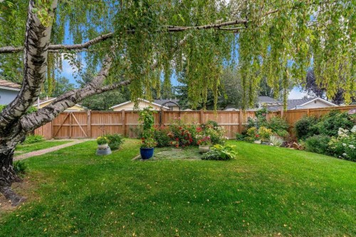 4623 31 Avenue Ne, Calgary, AB - Outdoor With Backyard