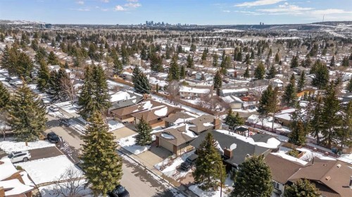 7715 67 Avenue Nw, Calgary, AB - Outdoor With View