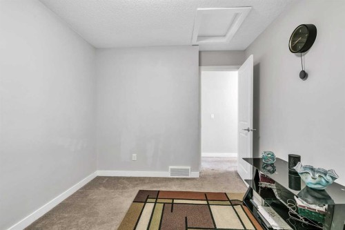 172 Sherwood Square Nw, Calgary, AB - Indoor Photo Showing Other Room