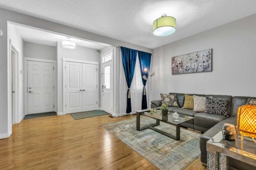 172 Sherwood Square Nw, Calgary, AB - Indoor Photo Showing Living Room