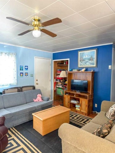 2 Hummingbird Lane, Half Moon Bay, AB - Indoor Photo Showing Living Room