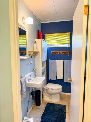 2 Hummingbird Lane, Half Moon Bay, AB - Indoor Photo Showing Bathroom