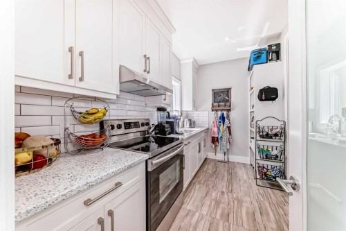114 Kinniburgh Road, Chestermere, AB - Indoor Photo Showing Kitchen With Upgraded Kitchen