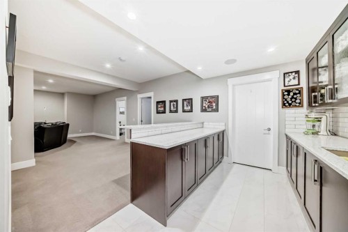 114 Kinniburgh Road, Chestermere, AB - Indoor Photo Showing Kitchen