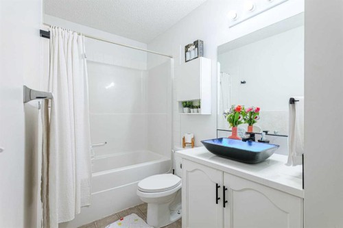 13 Mt Aberdeen Manor Se, Calgary, AB 