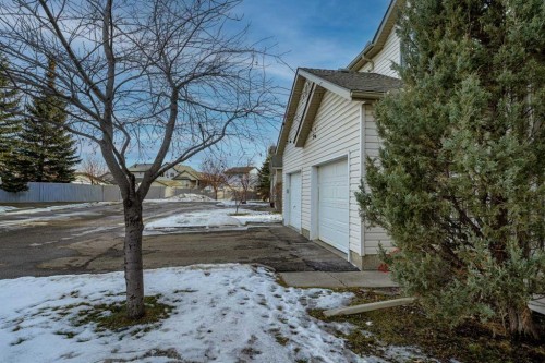 13 Mt Aberdeen Manor Se, Calgary, AB 