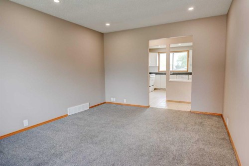 27 Dovely Way Se, Calgary, AB 