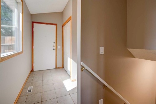 27 Dovely Way Se, Calgary, AB 