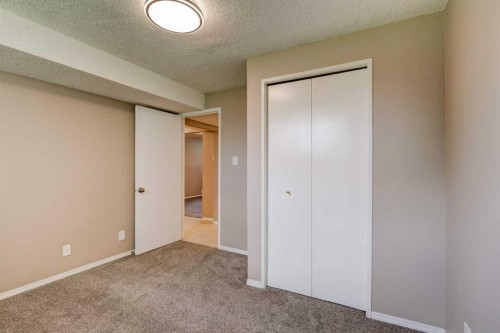 27 Dovely Way Se, Calgary, AB 