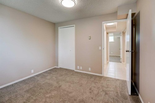 27 Dovely Way Se, Calgary, AB 