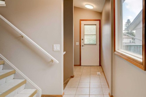 27 Dovely Way Se, Calgary, AB 