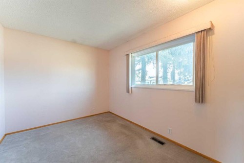 3320 Temple Road Ne, Calgary, AB - Indoor Photo Showing Other Room