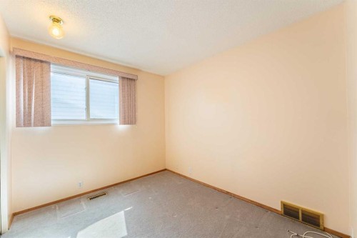3320 Temple Road Ne, Calgary, AB - Indoor Photo Showing Other Room