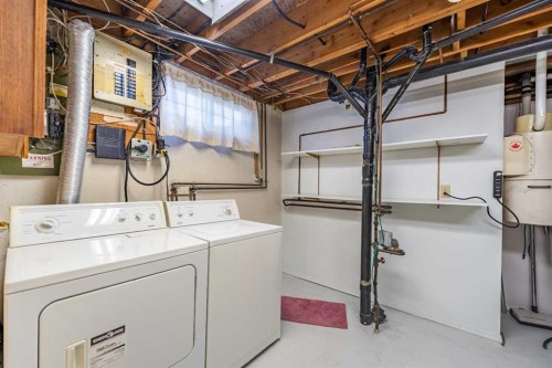 3320 Temple Road Ne, Calgary, AB - Indoor Photo Showing Laundry Room