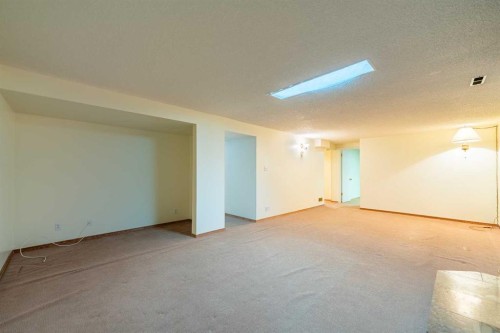 3320 Temple Road Ne, Calgary, AB - Indoor Photo Showing Other Room