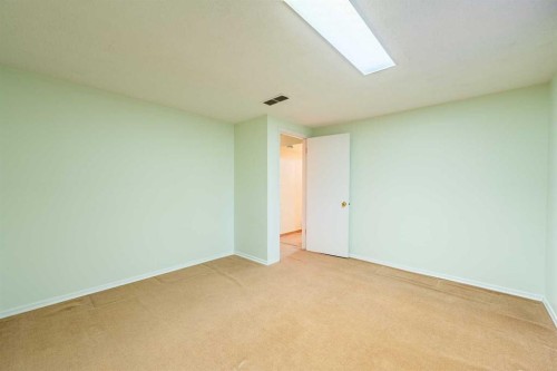 3320 Temple Road Ne, Calgary, AB - Indoor Photo Showing Other Room