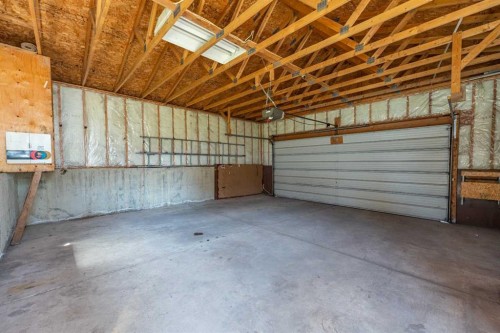 3320 Temple Road Ne, Calgary, AB - Indoor Photo Showing Garage
