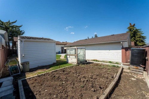 3320 Temple Road Ne, Calgary, AB - Outdoor