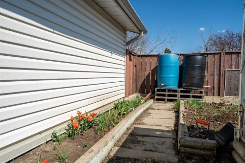 3320 Temple Road Ne, Calgary, AB - Outdoor