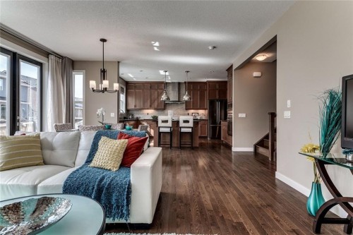 19 Aspen Acres Road Sw, Calgary, AB - Indoor Photo Showing Living Room
