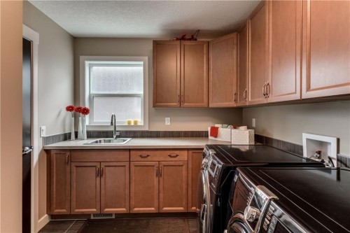 19 Aspen Acres Road Sw, Calgary, AB - Indoor Photo Showing Kitchen