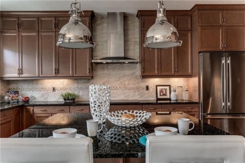 19 Aspen Acres Road Sw, Calgary, AB - Indoor Photo Showing Kitchen