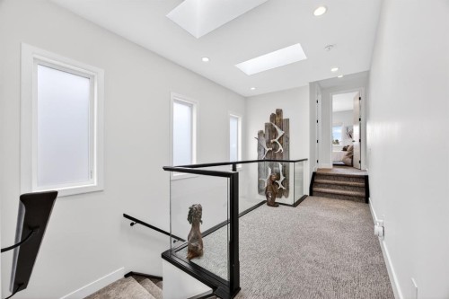 2038 48 Avenue Sw, Calgary, AB - Indoor Photo Showing Other Room