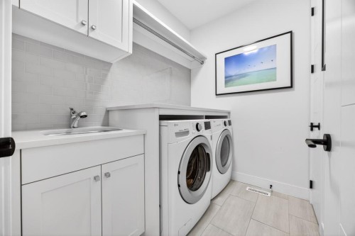 2038 48 Avenue Sw, Calgary, AB - Indoor Photo Showing Laundry Room