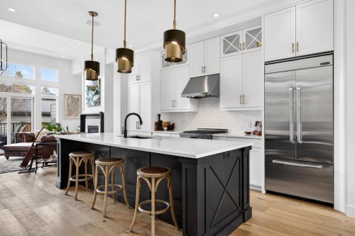 2038 48 Avenue Sw, Calgary, AB - Indoor Photo Showing Kitchen With Upgraded Kitchen