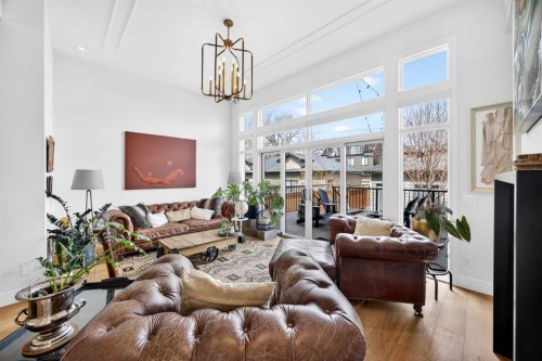 2038 48 Avenue Sw, Calgary, AB - Indoor Photo Showing Living Room