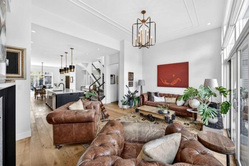 2038 48 Avenue Sw, Calgary, AB - Indoor Photo Showing Living Room