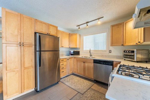 143 Erin Mount Place Se, Calgary, AB - Indoor Photo Showing Kitchen