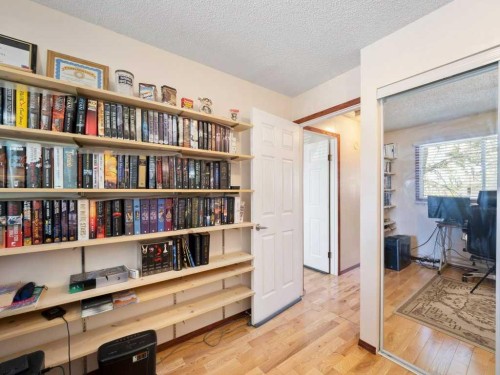 143 Erin Mount Place Se, Calgary, AB - Indoor