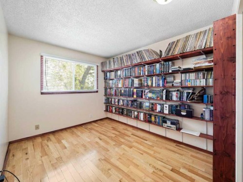 143 Erin Mount Place Se, Calgary, AB - Indoor