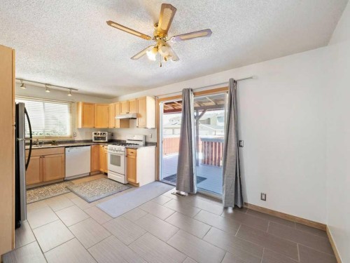 143 Erin Mount Place Se, Calgary, AB - Indoor Photo Showing Kitchen