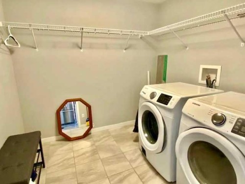 217-4350 Seton Drive Se, Calgary, AB - Indoor Photo Showing Laundry Room