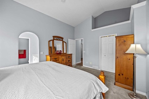 187 West Lakeview Circle, Chestermere, AB - Indoor Photo Showing Bedroom