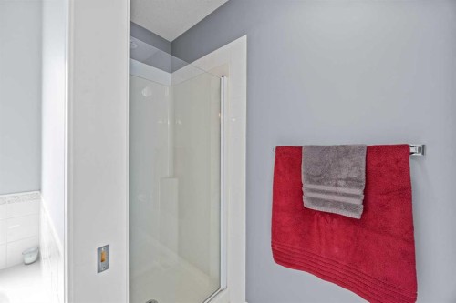 187 West Lakeview Circle, Chestermere, AB - Indoor Photo Showing Bathroom