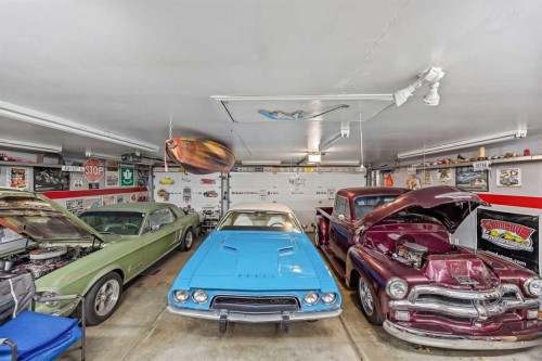 187 West Lakeview Circle, Chestermere, AB - Indoor Photo Showing Garage