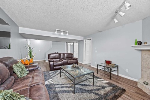 187 West Lakeview Circle, Chestermere, AB - Indoor Photo Showing Living Room