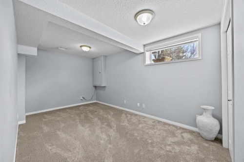 187 West Lakeview Circle, Chestermere, AB - Indoor Photo Showing Other Room