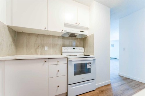 802-4944 Dalton Drive Nw, Calgary, AB - Indoor Photo Showing Kitchen