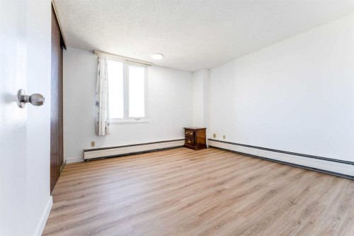 802-4944 Dalton Drive Nw, Calgary, AB - Indoor Photo Showing Other Room
