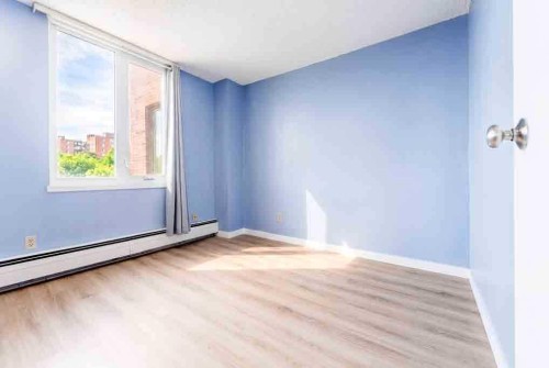 802-4944 Dalton Drive Nw, Calgary, AB - Indoor Photo Showing Other Room