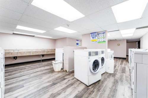 802-4944 Dalton Drive Nw, Calgary, AB -  Photo Showing Other Room