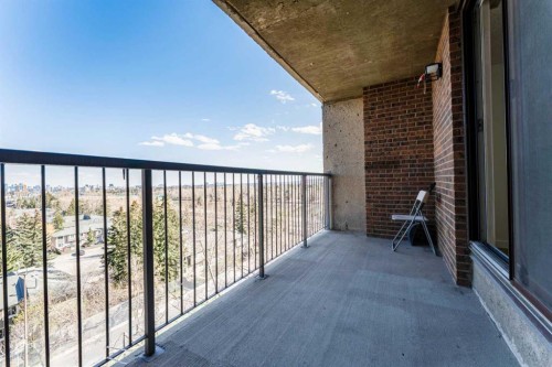 802-4944 Dalton Drive Nw, Calgary, AB - Indoor Photo Showing Other Room