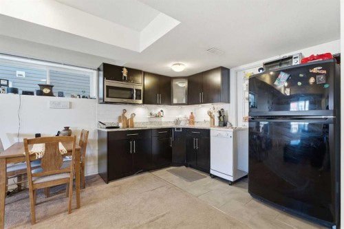 164 West Creek Green, Chestermere, AB - Indoor Photo Showing Kitchen
